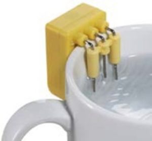 White mug with yellow liquid level indicator, on the side.